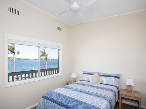 Lakeside Flats 2 Fresh New Look - Dalby Accommodation 3