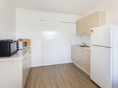 Lakeside Flats 6 - Dalby Accommodation 2