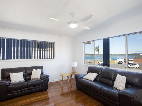 Lakeside Retreat - Dalby Accommodation 0