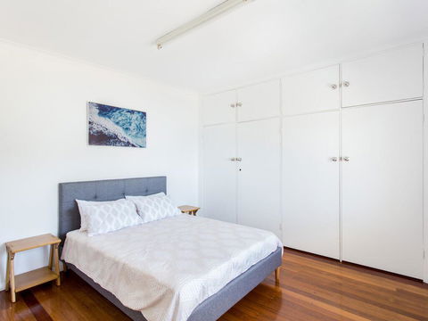 Lakeside Retreat - Dalby Accommodation 2