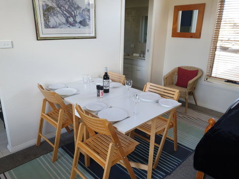 Lakeside Studio - Dalby Accommodation 1