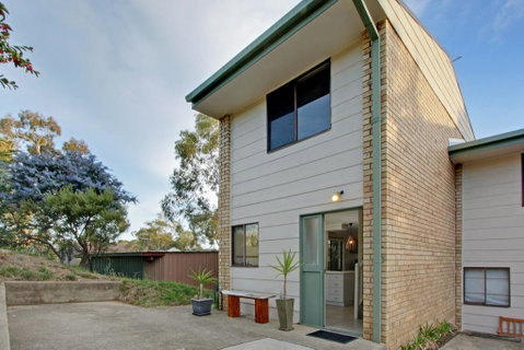 Lakeside Townhouse - Dalby Accommodation 0