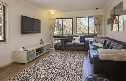 Lakeside Townhouse - Dalby Accommodation 2