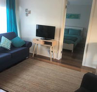 Laneway Bungalow 1 Bedroom complete Unit East G - Dalby Accommodation