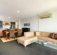 Large 3 Bedroom Apartment with River Views near the Stadium - Dalby Accommodation