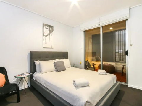 Large 3 Bedroom Apartment With River Views Near The Stadium - Dalby Accommodation 3
