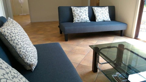 Large 6-Bedroom House With Wifi & Netflix Close To Singleton CBD Hunter Valley - Dalby Accommodation 2