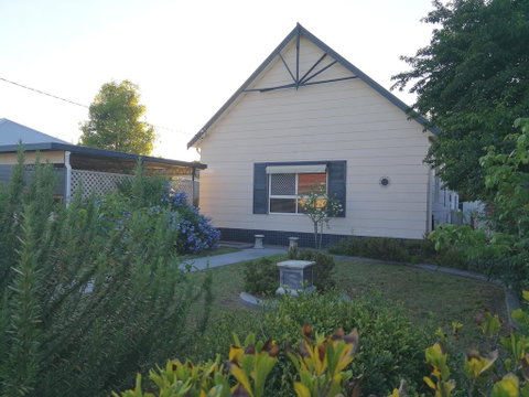 Large 6-Bedroom House With Wifi & Netflix Close To Singleton CBD Hunter Valley - Dalby Accommodation 0