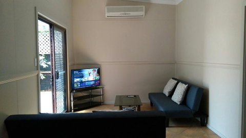 Large 6-Bedroom House With Wifi & Netflix Close To Singleton CBD Hunter Valley - Dalby Accommodation 1