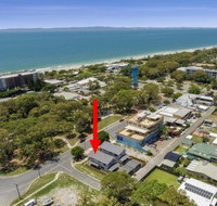 LAVISH BEACH HOUSE ON THE SURF SIDE - Dalby Accommodation