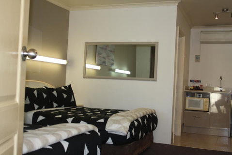 Leagues Motel - Dalby Accommodation 3