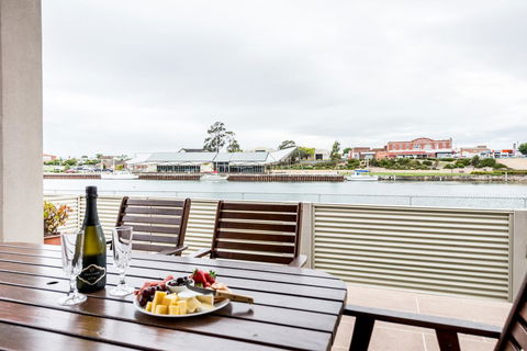 Leven River Retreat - Dalby Accommodation 0