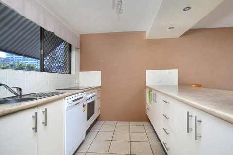 Levuka Unit 4, 14 Moreton Pde. Kings Beach - Dalby Accommodation 2