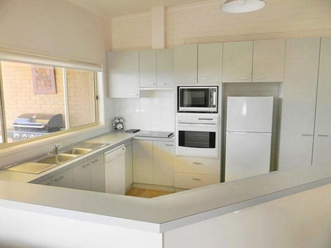 LIFE'S A BEACH - Dalby Accommodation 3