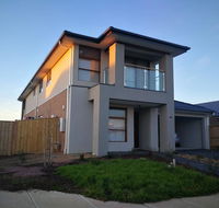 lily family - Dalby Accommodation