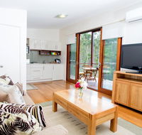 Lilypad Luxury Cabins - Dalby Accommodation