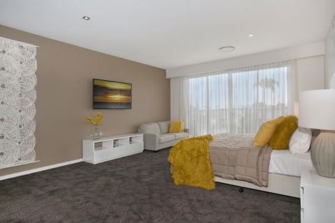 Luxe On Lotus - Dalby Accommodation 3