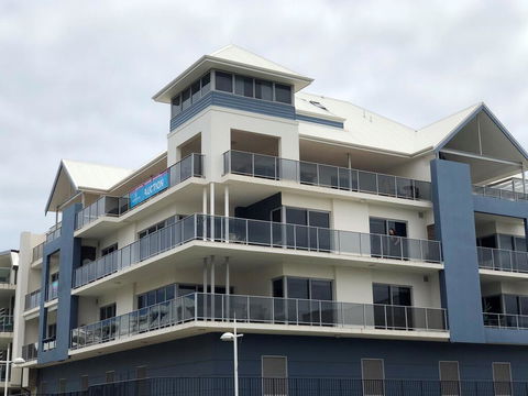 Luxurious Mandurah Marina Apartment - Dalby Accommodation 1