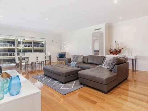 Luxurious Mandurah Marina Apartment - Dalby Accommodation 3