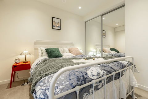 LUXURIOUS RIVERSIDE RESORT STYLE APARTMENTPOOLSPAGYMROOFTOP WITH CITY VIEWS - Dalby Accommodation 1