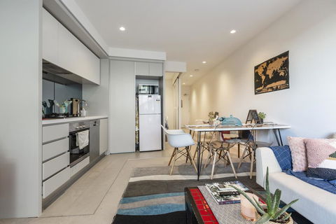 LUXURIOUS RIVERSIDE RESORT STYLE APARTMENTPOOLSPAGYMROOFTOP WITH CITY VIEWS - Dalby Accommodation 3