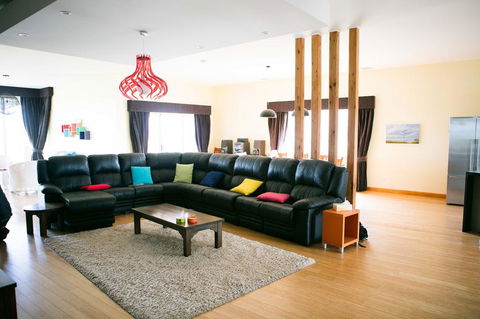 Luxurious Waterfront 10 Minutes Drive To Phillip Island (sleeps 12) - Dalby Accommodation 3