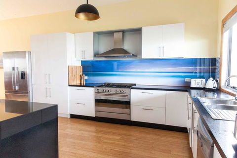 Luxurious Waterfront 10 Minutes Drive To Phillip Island (sleeps 12) - Dalby Accommodation 0