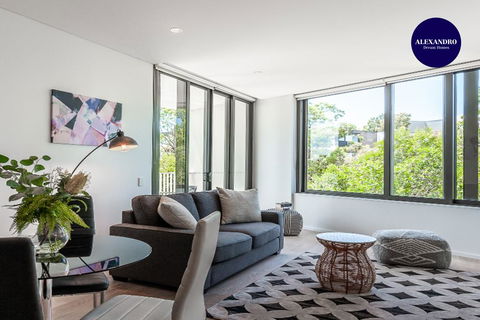 LUXURY APARTMENT / / MOMENTS TO LANE COVE VILLAGE - Dalby Accommodation 2