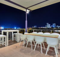 Luxury Darwin City Lights Jacuzzi Central Location Large House New Furnishings - Dalby Accommodation