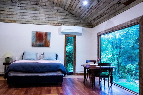 Luxury Forest Retreat - Puffing Billy - Dalby Accommodation 3