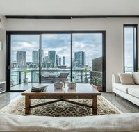 Luxury Waterfront 4BDR Townhouse with Amazing Views - Dalby Accommodation