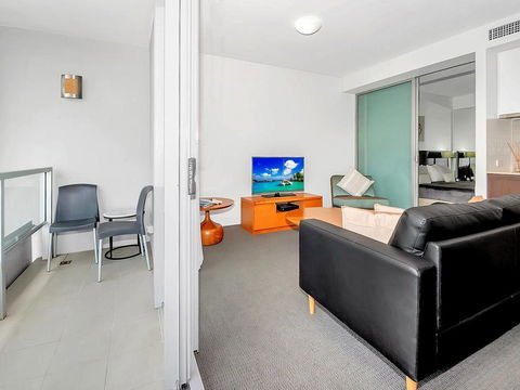 Luxury Waterfront Escape On The Harbour 315 - Dalby Accommodation 3