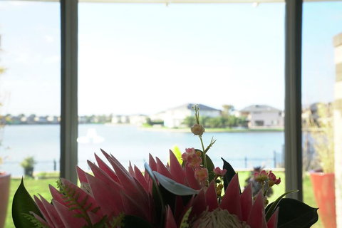 Luxury Waterfront Villa In Sanctuary Lakes - Dalby Accommodation 3