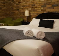 Magdala Motor Lodge  Lakeside Restaurant - Dalby Accommodation