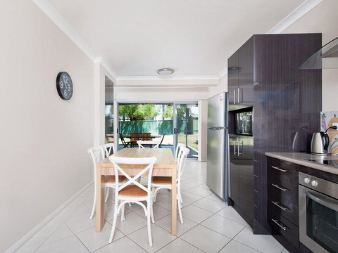 Magnolias @ Fingal Bay - Dalby Accommodation 1