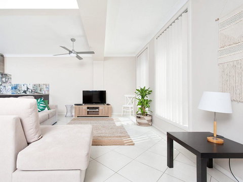 Magnolias @ Fingal Bay - Dalby Accommodation 3