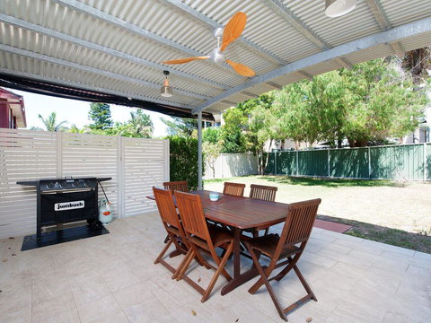 Magnolias @ Fingal Bay - Dalby Accommodation 2