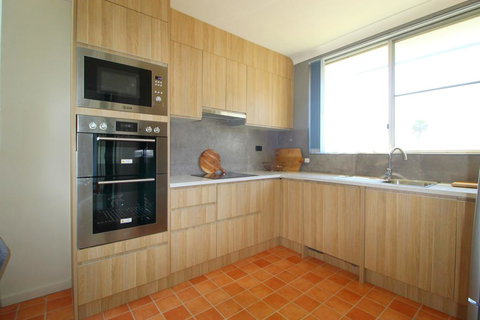 Main Stay 8, 1 Main Street - Dalby Accommodation 1