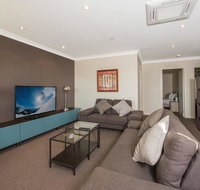 Maison Noir 2 - Well appointed modern accommodation with mountain views - Dalby Accommodation