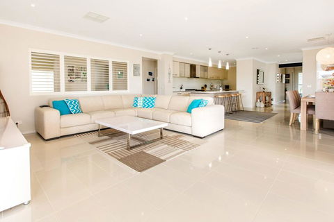 MALIBU - SAFETY BEACH - Dalby Accommodation 3