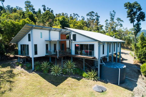 MANDALAY ESCAPE, SECLUSION & SERENITY WITH A POOL - Dalby Accommodation 2