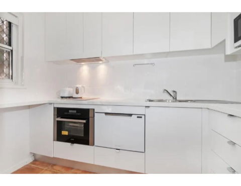 Manly Tranquil Escape - Modern Flat With Pool - Dalby Accommodation 1