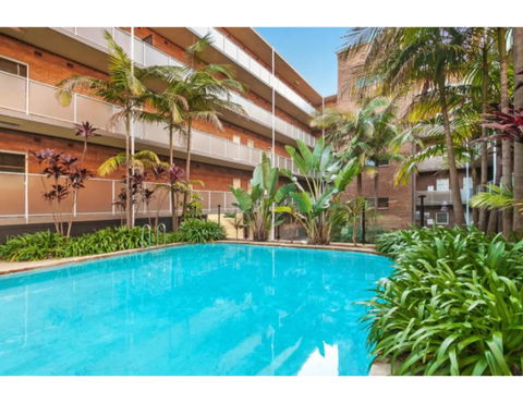 Manly Tranquil Escape - Modern Flat With Pool - Dalby Accommodation 3