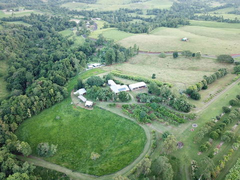 Mena Creek Flower House - Dalby Accommodation 3