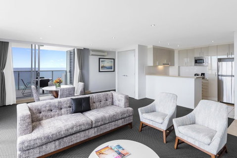 Meriton Suites Broadbeach - Dalby Accommodation 3