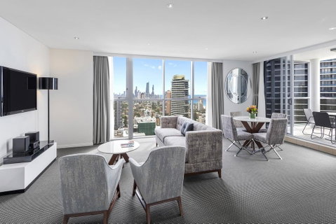Meriton Suites Broadbeach - Dalby Accommodation 1