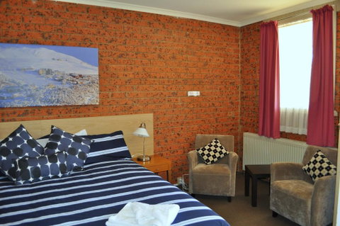 Merrijig Motor Inn - Dalby Accommodation 0