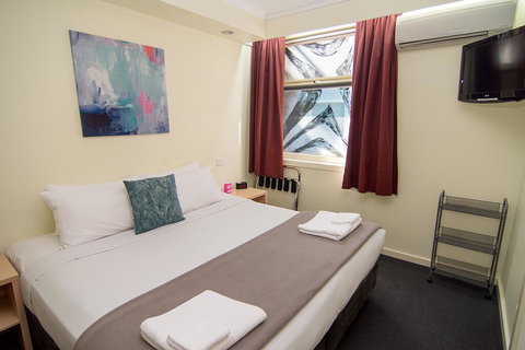 Miami Hotel Melbourne - Dalby Accommodation 1