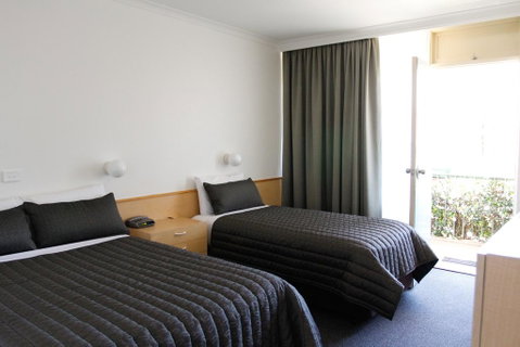 Mid City Motor Inn Queanbeyan - Dalby Accommodation 3