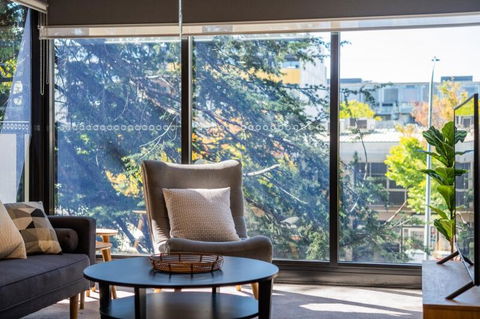 Midnight Apartments Accommodate Canberra - Dalby Accommodation 0
